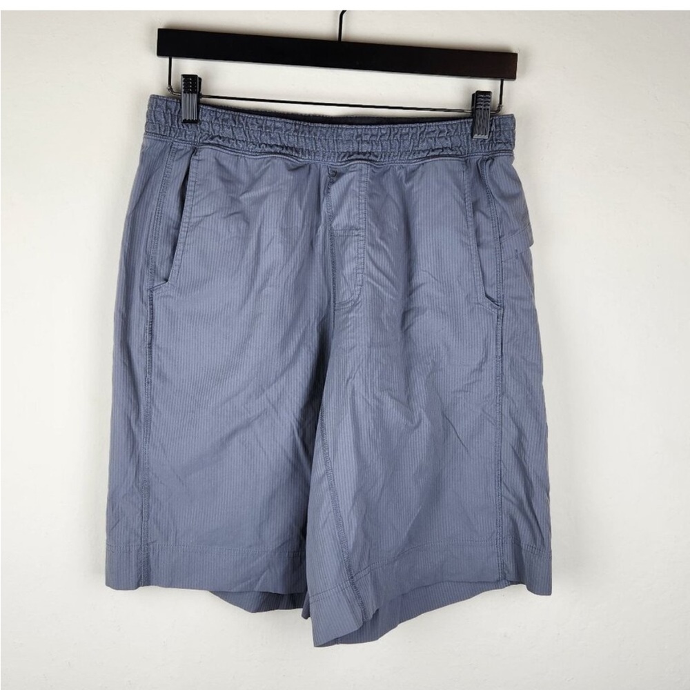 Lululemon Men’s Grey Striped 11" Athletic Shorts sz M